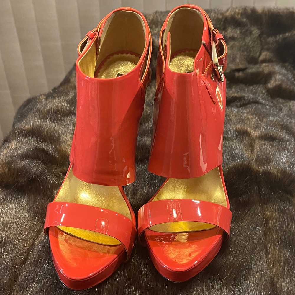 Report Signature Coral High Heel